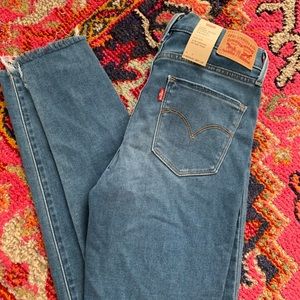 720 High Rise Super Skinny Levi’s Jeans
